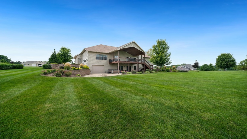 1815 White Pines, DIXON, Illinois 61021, 5 Bedrooms Bedrooms, ,3 BathroomsBathrooms,House,For Sale,White Pines,202505058