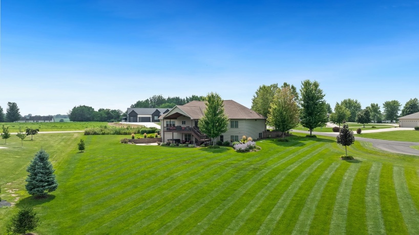 1815 White Pines, DIXON, Illinois 61021, 5 Bedrooms Bedrooms, ,3 BathroomsBathrooms,House,For Sale,White Pines,202505058