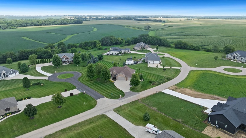 1815 White Pines, DIXON, Illinois 61021, 5 Bedrooms Bedrooms, ,3 BathroomsBathrooms,House,For Sale,White Pines,202505058