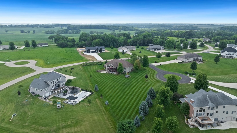 1815 White Pines, DIXON, Illinois 61021, 5 Bedrooms Bedrooms, ,3 BathroomsBathrooms,House,For Sale,White Pines,202505058