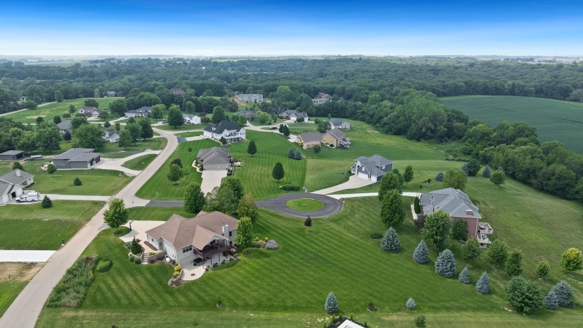 1815 White Pines, DIXON, Illinois 61021, 5 Bedrooms Bedrooms, ,3 BathroomsBathrooms,House,For Sale,White Pines,202505058