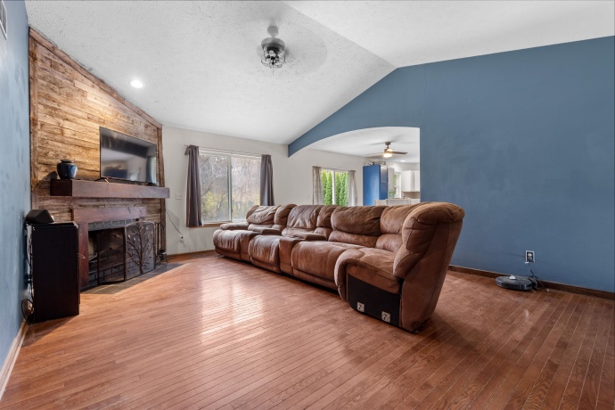 117 Drew, POPLAR GROVE, Illinois 61065, 4 Bedrooms Bedrooms, ,1 BathroomBathrooms,House,For Sale,Drew,202507192