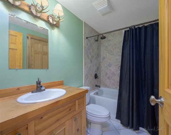 9 Oakmont, GALENA, Illinois 61036, 4 Bedrooms Bedrooms, ,2 BathroomsBathrooms,House,For Sale,Oakmont,202502539