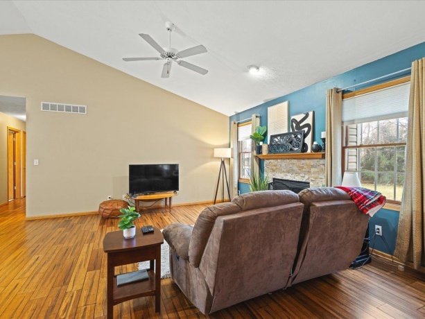 919 Gregory, WINNEBAGO, Illinois 61088, 4 Bedrooms Bedrooms, ,3 BathroomsBathrooms,House,For Sale,Gregory,202507201