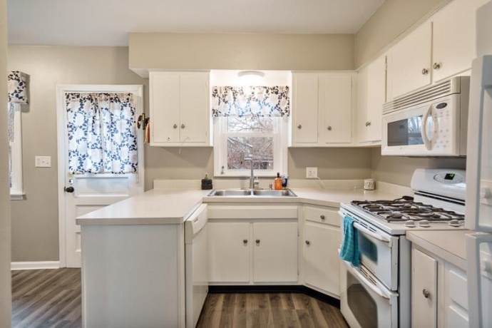 912 King, ROCKFORD, Illinois 61103, 3 Bedrooms Bedrooms, ,2 BathroomsBathrooms,House,For Sale,King,202507202