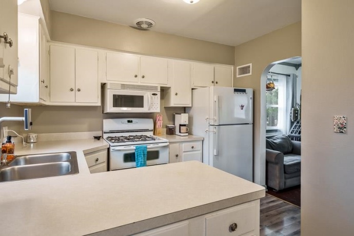 912 King, ROCKFORD, Illinois 61103, 3 Bedrooms Bedrooms, ,2 BathroomsBathrooms,House,For Sale,King,202507202