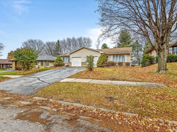 5634-5638 Elaine, ROCKFORD, Illinois 61108, ,2 Units,For Sale,Elaine,202507205