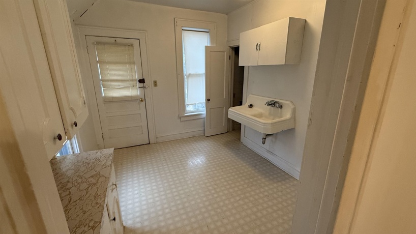 1103 West, ROCKFORD, Illinois 61102, ,3 - 4 Units,For Sale,West,202507207