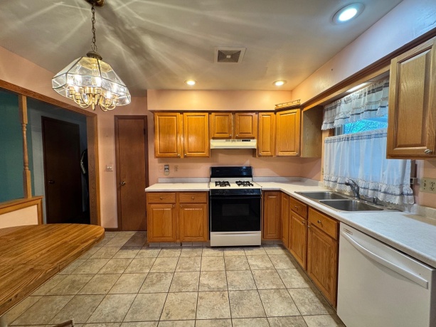 5753 Fox, SOUTH BELOIT, Illinois 61080, 3 Bedrooms Bedrooms, ,1 BathroomBathrooms,House,For Sale,Fox,202507211