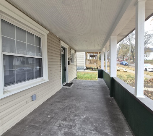 325 Washington, ROCKFORD, Illinois 61108, 3 Bedrooms Bedrooms, ,2 BathroomsBathrooms,House,For Sale,Washington,202507213