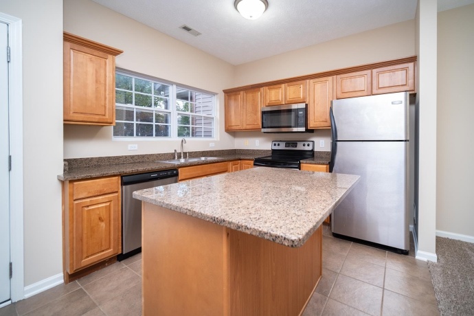 585 Clayton, SYCAMORE, Illinois 60178, 2 Bedrooms Bedrooms, ,2 BathroomsBathrooms,Condominium,For Sale,Clayton,202506745