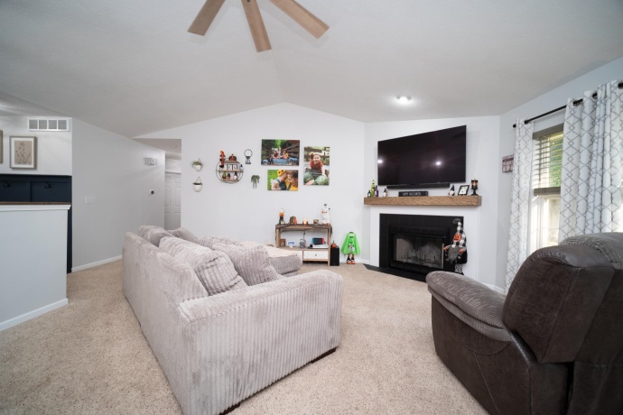 106 Thornhill, POPLAR GROVE, Illinois 61065, 3 Bedrooms Bedrooms, ,2 BathroomsBathrooms,House,For Sale,Thornhill,202507221