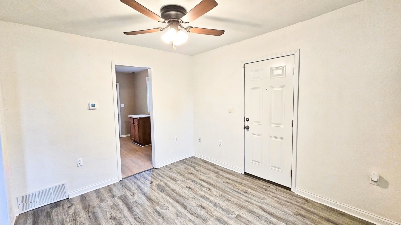 1305 Bond, ROCKFORD, Illinois 61101, 1 Bedroom Bedrooms, ,1 BathroomBathrooms,House,For Sale,Bond,202507222