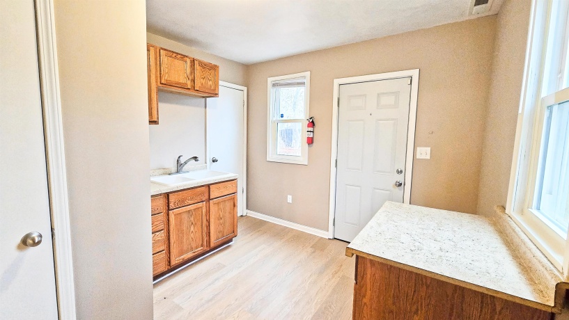 1305 Bond, ROCKFORD, Illinois 61101, 1 Bedroom Bedrooms, ,1 BathroomBathrooms,House,For Sale,Bond,202507222