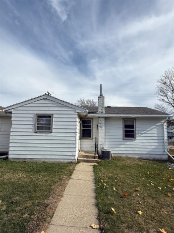 705 Division, POLO, Illinois 61064, 2 Bedrooms Bedrooms, ,1 BathroomBathrooms,House,For Sale,Division,202507226