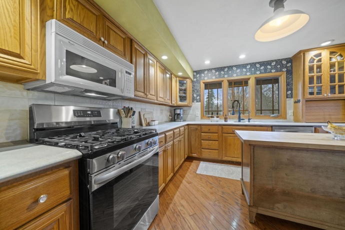 4085 Shorewood, ROCKFORD, Illinois 61101, 4 Bedrooms Bedrooms, ,2 BathroomsBathrooms,House,For Sale,Shorewood,202507228