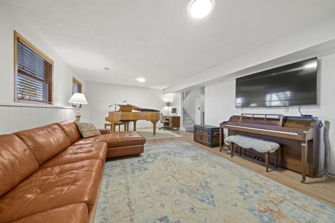 4085 Shorewood, ROCKFORD, Illinois 61101, 4 Bedrooms Bedrooms, ,2 BathroomsBathrooms,House,For Sale,Shorewood,202507228