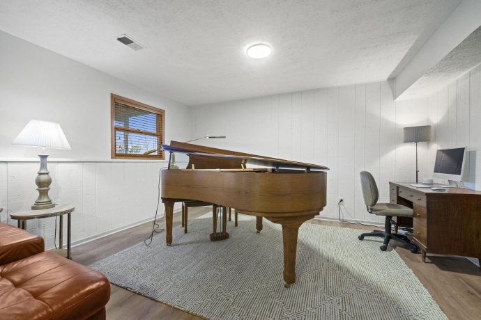 4085 Shorewood, ROCKFORD, Illinois 61101, 4 Bedrooms Bedrooms, ,2 BathroomsBathrooms,House,For Sale,Shorewood,202507228