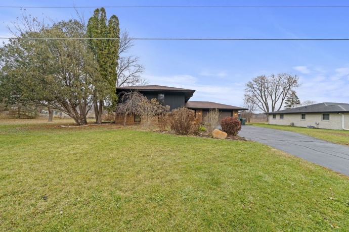 4085 Shorewood, ROCKFORD, Illinois 61101, 4 Bedrooms Bedrooms, ,2 BathroomsBathrooms,House,For Sale,Shorewood,202507228