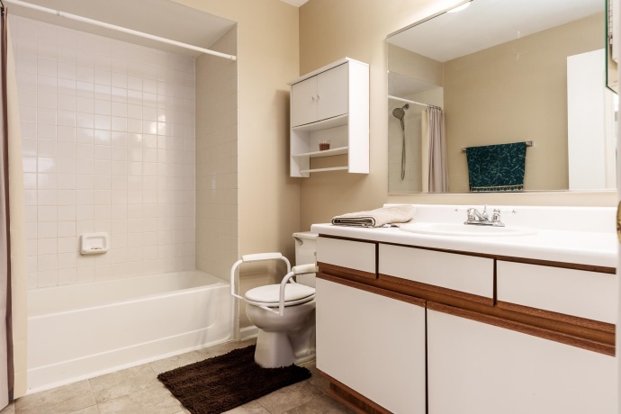 2933 Heatherwood, SCHAUMBURG, Illinois 60194, 2 Bedrooms Bedrooms, ,2 BathroomsBathrooms,Condominium,For Sale,Heatherwood,202505370