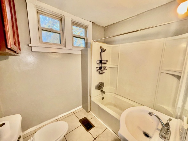 410 Oakley, ROCKFORD, Illinois 61101, 3 Bedrooms Bedrooms, ,1 BathroomBathrooms,House,For Sale,Oakley,202507230