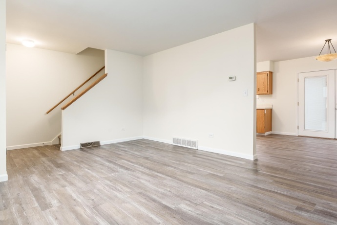 338 NORTHWAY PARK RD UNIT 6, MACHESNEY PARK, Illinois 61115, 3 Bedrooms Bedrooms, ,1 BathroomBathrooms,Condominium,For Sale,NORTHWAY PARK RD UNIT 6,202506504