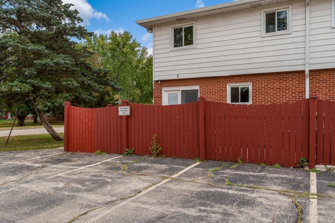 338 NORTHWAY PARK RD UNIT 6, MACHESNEY PARK, Illinois 61115, 3 Bedrooms Bedrooms, ,1 BathroomBathrooms,Condominium,For Sale,NORTHWAY PARK RD UNIT 6,202506504