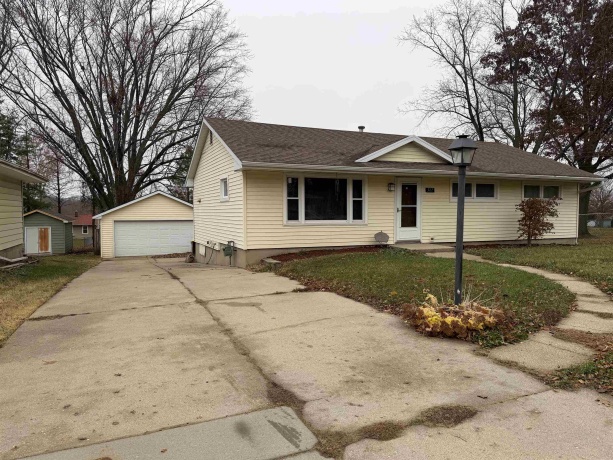 322 10th, PECATONICA, Illinois 61063, 3 Bedrooms Bedrooms, ,1 BathroomBathrooms,House,For Sale,10th,202507239