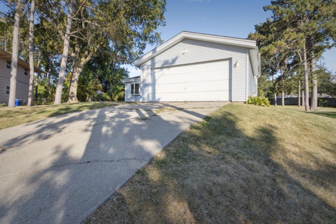 2724 Norway Pine, ROCKFORD, Illinois 61109, 4 Bedrooms Bedrooms, ,2 BathroomsBathrooms,House,For Sale,Norway Pine,202507241