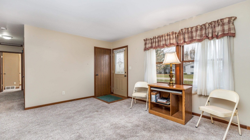 2805 Red Gates, GALENA, Illinois 61036, 3 Bedrooms Bedrooms, ,1 BathroomBathrooms,House,For Sale,Red Gates,202507245