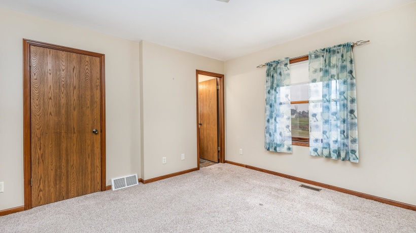 2805 Red Gates, GALENA, Illinois 61036, 3 Bedrooms Bedrooms, ,1 BathroomBathrooms,House,For Sale,Red Gates,202507245