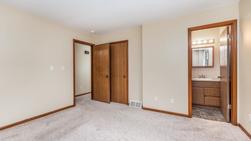 2805 Red Gates, GALENA, Illinois 61036, 3 Bedrooms Bedrooms, ,1 BathroomBathrooms,House,For Sale,Red Gates,202507245