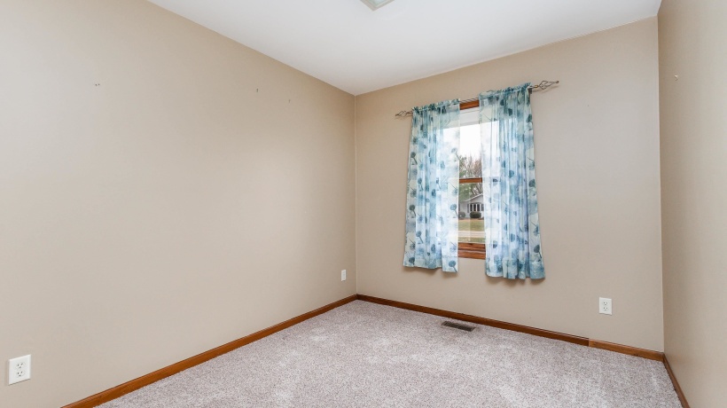 2805 Red Gates, GALENA, Illinois 61036, 3 Bedrooms Bedrooms, ,1 BathroomBathrooms,House,For Sale,Red Gates,202507245