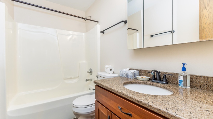 2805 Red Gates, GALENA, Illinois 61036, 3 Bedrooms Bedrooms, ,1 BathroomBathrooms,House,For Sale,Red Gates,202507245