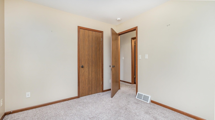 2805 Red Gates, GALENA, Illinois 61036, 3 Bedrooms Bedrooms, ,1 BathroomBathrooms,House,For Sale,Red Gates,202507245