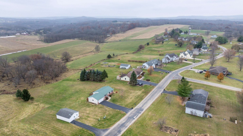 2805 Red Gates, GALENA, Illinois 61036, 3 Bedrooms Bedrooms, ,1 BathroomBathrooms,House,For Sale,Red Gates,202507245