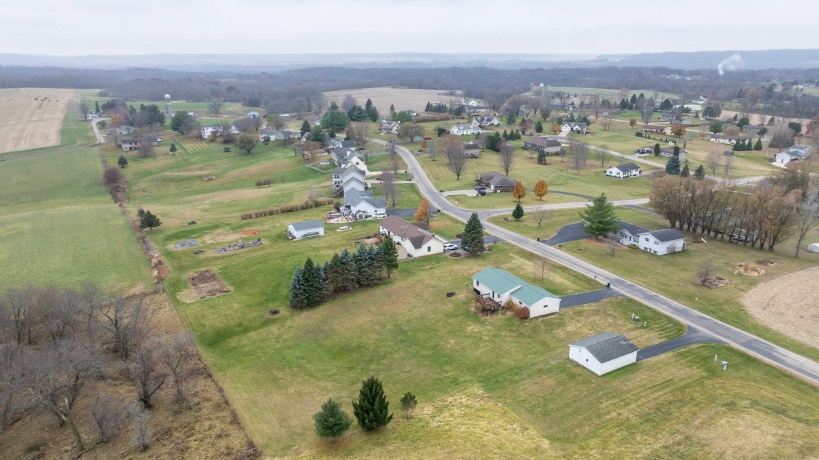 2805 Red Gates, GALENA, Illinois 61036, 3 Bedrooms Bedrooms, ,1 BathroomBathrooms,House,For Sale,Red Gates,202507245