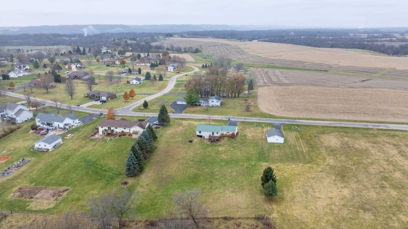 2805 Red Gates, GALENA, Illinois 61036, 3 Bedrooms Bedrooms, ,1 BathroomBathrooms,House,For Sale,Red Gates,202507245