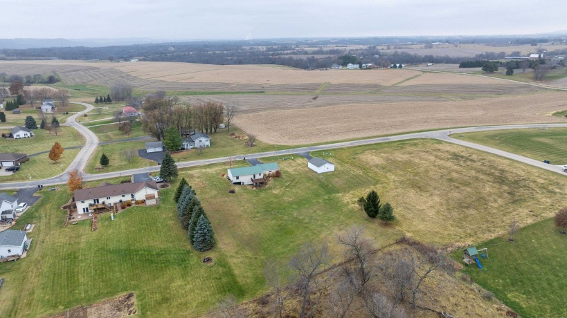 2805 Red Gates, GALENA, Illinois 61036, 3 Bedrooms Bedrooms, ,1 BathroomBathrooms,House,For Sale,Red Gates,202507245