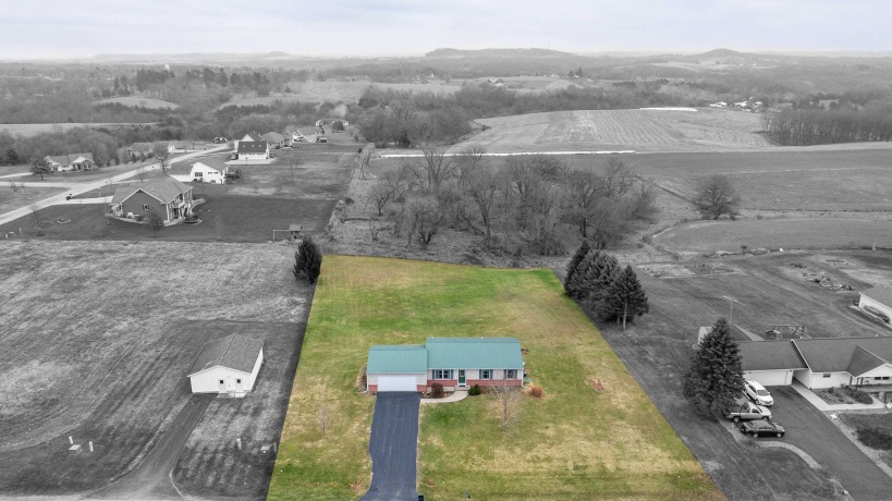 2805 Red Gates, GALENA, Illinois 61036, 3 Bedrooms Bedrooms, ,1 BathroomBathrooms,House,For Sale,Red Gates,202507245