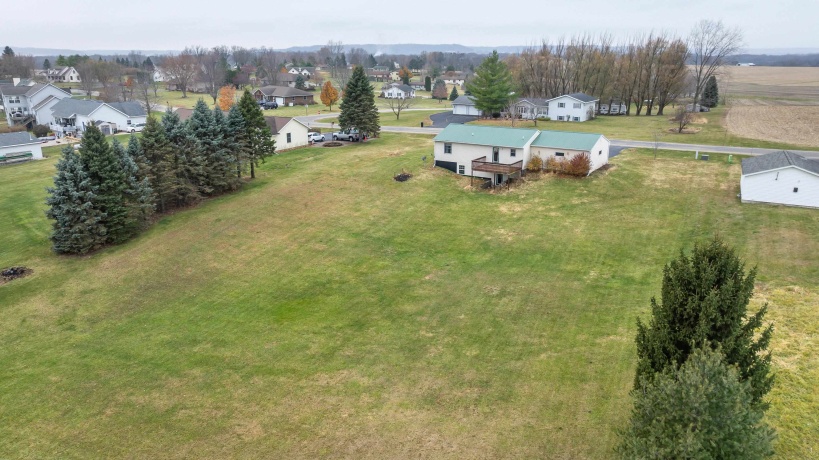 2805 Red Gates, GALENA, Illinois 61036, 3 Bedrooms Bedrooms, ,1 BathroomBathrooms,House,For Sale,Red Gates,202507245