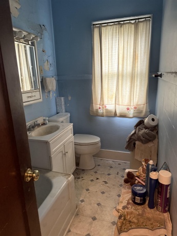 1514 Rawleigh, FREEPORT, Illinois 61032, 2 Bedrooms Bedrooms, ,1 BathroomBathrooms,House,For Sale,Rawleigh,202507246