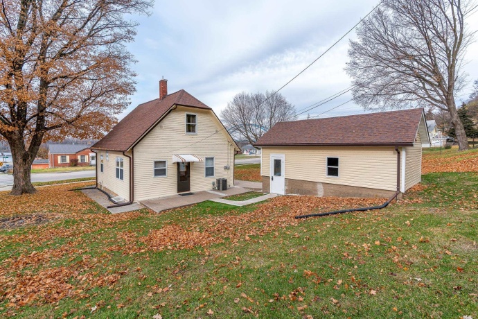 1104 MAIN, SAVANNA, Illinois 61074, 2 Bedrooms Bedrooms, ,1 BathroomBathrooms,House,For Sale,MAIN,202507247