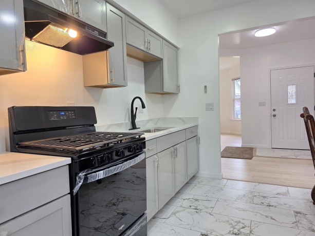 1030 N Winnebago, ROCKFORD, Illinois 61103, 5 Bedrooms Bedrooms, ,1 BathroomBathrooms,House,For Sale,N Winnebago,202507248