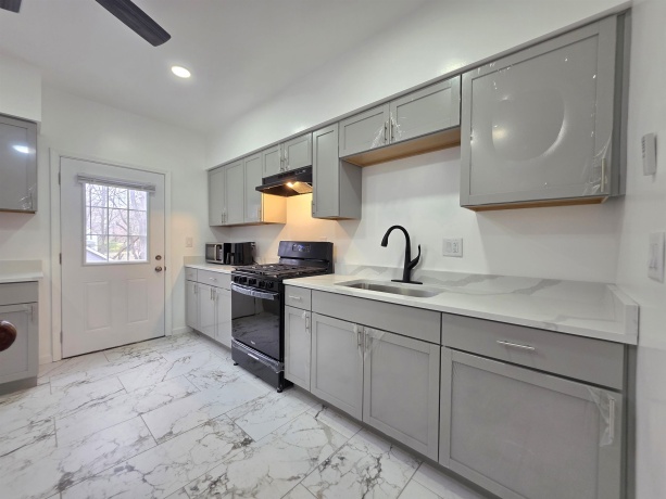 1030 N Winnebago, ROCKFORD, Illinois 61103, 5 Bedrooms Bedrooms, ,1 BathroomBathrooms,House,For Sale,N Winnebago,202507248