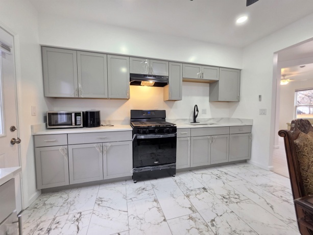 1030 N Winnebago, ROCKFORD, Illinois 61103, 5 Bedrooms Bedrooms, ,1 BathroomBathrooms,House,For Sale,N Winnebago,202507248