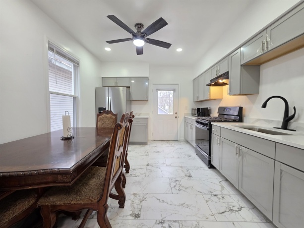 1030 N Winnebago, ROCKFORD, Illinois 61103, 5 Bedrooms Bedrooms, ,1 BathroomBathrooms,House,For Sale,N Winnebago,202507248