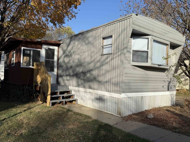 303 LORRAINE DRIVE, FREEPORT, Illinois 61032, 4 Bedrooms Bedrooms, ,1 BathroomBathrooms,House,For Sale,LORRAINE DRIVE,202507257