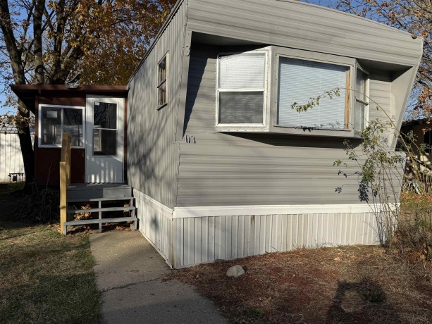 303 LORRAINE DRIVE, FREEPORT, Illinois 61032, 4 Bedrooms Bedrooms, ,1 BathroomBathrooms,House,For Sale,LORRAINE DRIVE,202507257