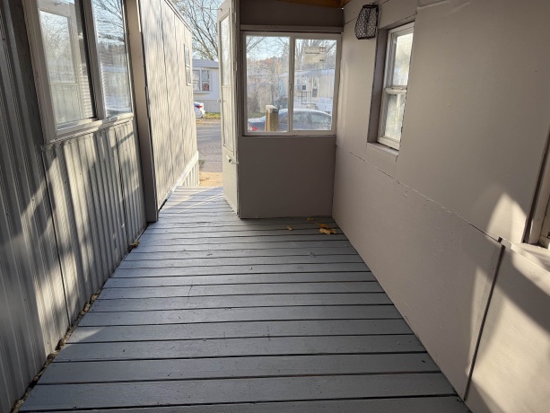 303 LORRAINE DRIVE, FREEPORT, Illinois 61032, 4 Bedrooms Bedrooms, ,1 BathroomBathrooms,House,For Sale,LORRAINE DRIVE,202507257